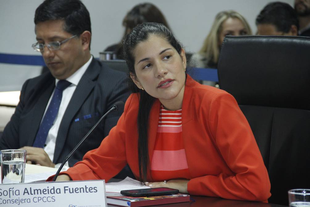 eluniversocom's tweet photo. Sofía Almeida: Si más de tres veces los cuatro consejeros no van a sesionar, pediré a la Asamblea Nacional que posesione a los suplentes ► https://t.co/U6x1xcSvhL  #CrisisCPCCS https://t.co/ytp3qaNVGB