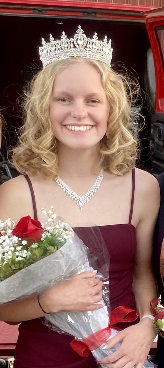 Happy birthday to our captain &amp; queen, <a href="/kaylin_18/">Kaylin Snodgrass</a>⁦<a href="/kaylin_18_/">Kaylin Willey</a>⁩