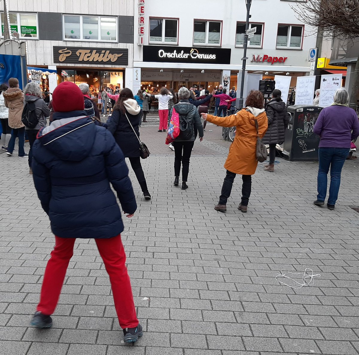 Na klar:
Bürgermeisterin Antje Runge
war auch dabei.
#OneBillionRising 
@TDFeV 
#FeminismMatters
@SPD_Oberursel
@oberursel