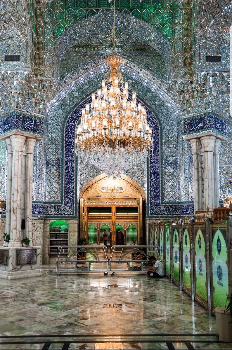 Wenn ihr das Buch Nahj al-Balaghah lest, werdet ihr Alis Charakter kennen.
Er war allen Menschen gegenüber ein gütiger und mitfühlender Vater. Religion und Rasse spielten für ihn keine Rolle. Er achtete besonders auf die Schwachen.
Der verheißene Mahdi ist derselbe.
#LiveLikeAli