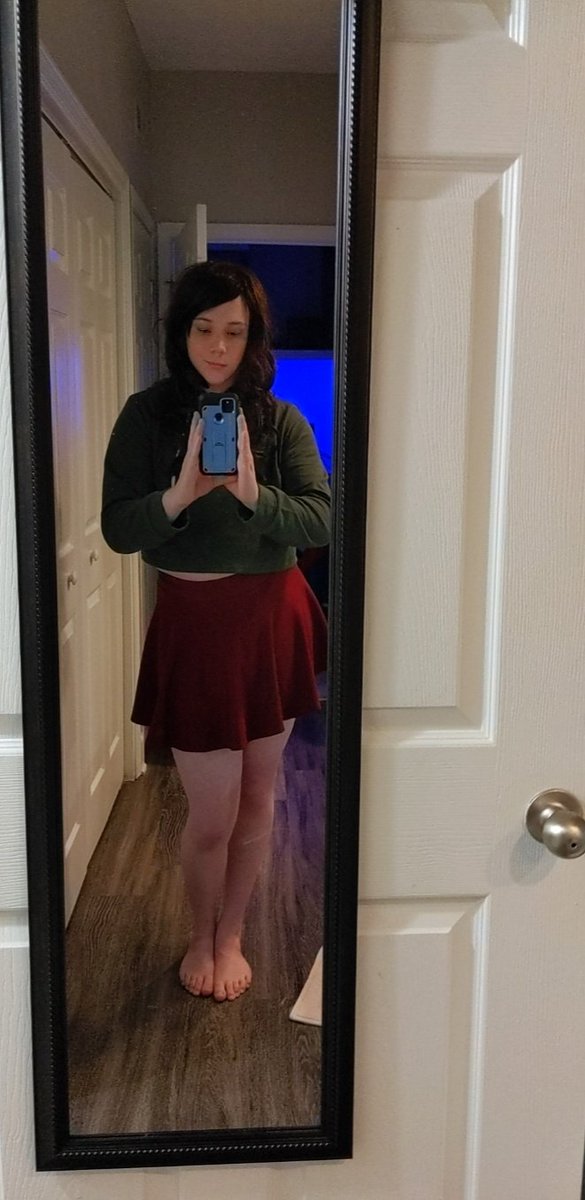anibaddh's tweet photo. Do I go with a casual or a formal vibe tonight?
Bonus: bare feet glimpse https://t.co/PV7j1ZHYYI