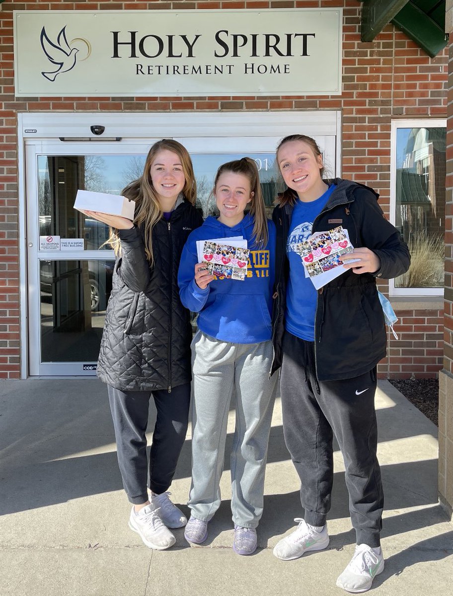 BriarCliffWBB's tweet photo. Happy Valentine’s Day Chargers! 

Today, we spread some extra love to the residents of Holy Spirit Retirement Home for their Valentine’s Day party! 🕊♥️

#ChargerUp x #BattleOn https://t.co/nqUnQszqkm