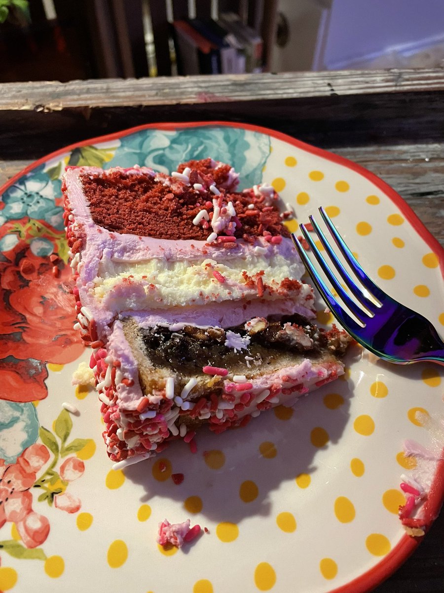 msjessiemeghan's tweet photo. The valentines piecaken from @goldbelly has become a new valentines tradition. It might be the best one yet, and I consider myself to be a piecaken connoisseur. #piecaken https://t.co/t7OwsEfShO