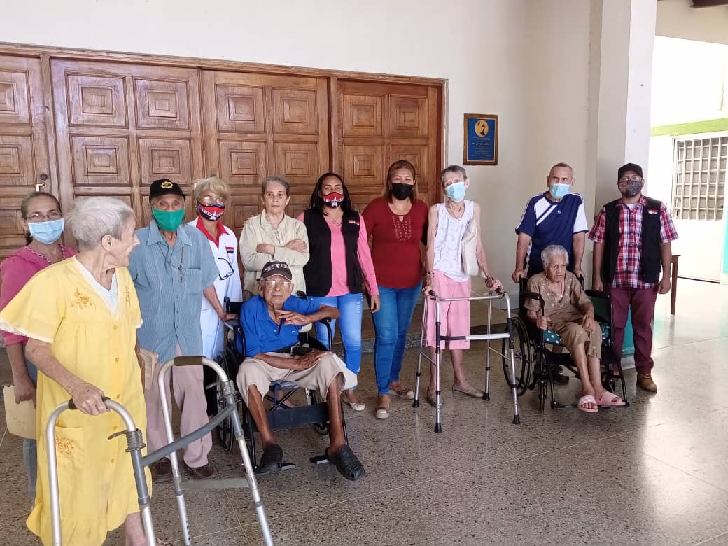 Nacio7Femenina's tweet photo. #14Feb Nuestra Concejal Carla Segura del municipio Sucre,Edo Sucre y presidenta de la Comisión Participación Ciudadana y Social, junto a su equipo realizaron una jornada de Asistencia médica en el Asilo de Ancianos de Cumaná y un cine foro para la recreación de nuestros abuelos. https://t.co/P7SQuWnxXH