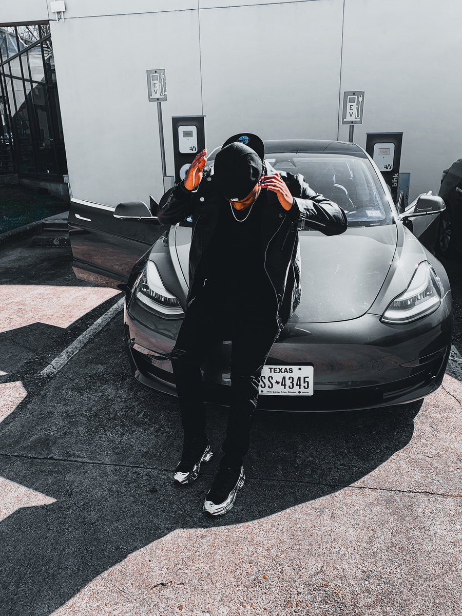 ShotByMooch's tweet photo. Livin’ like I made it , They say I’m the next to make it. 🌟 https://t.co/i04bYmjr3w