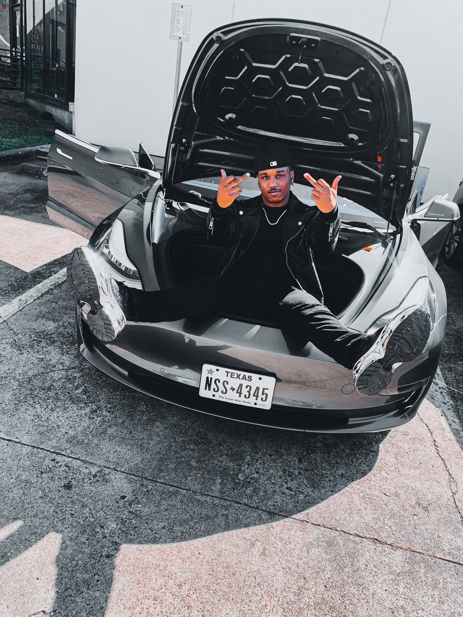 ShotByMooch's tweet photo. Livin’ like I made it , They say I’m the next to make it. 🌟 https://t.co/i04bYmjr3w