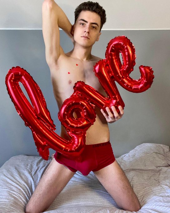 Happy Valentine’s Day!????
Wishing you a day of love! ??

More of my hot material??
https://t.co/8I8Aa9k77H