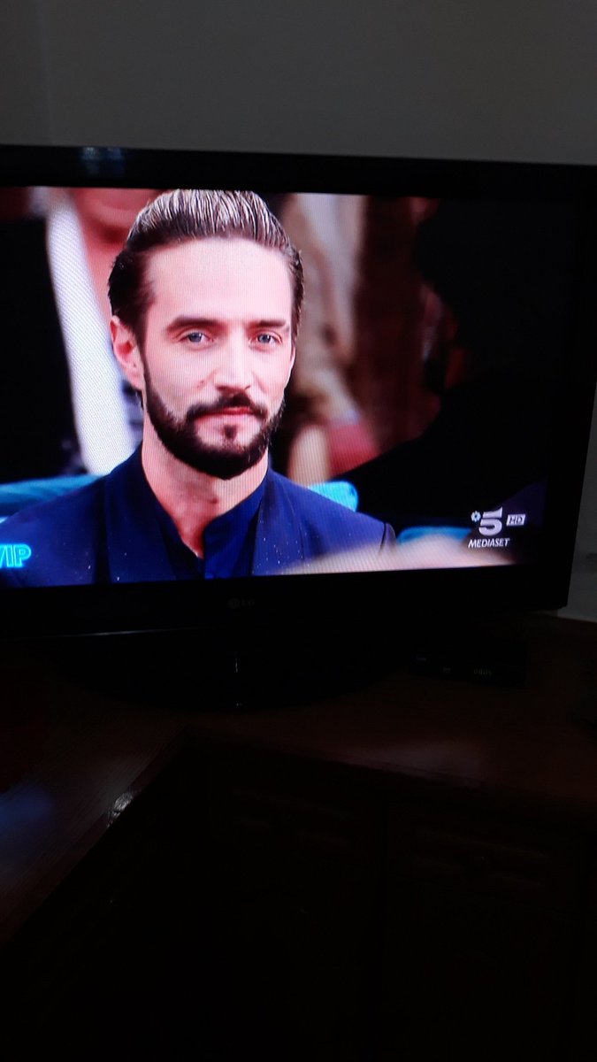 Paola63689975's tweet photo. MA LO VOGLIAMO GRIDARE CHE È VERAMENTE #STOMACHEVOLE TUTTO QUESTO TEATRINOOOO???#GFvip https://t.co/0pAWNPv5Gs