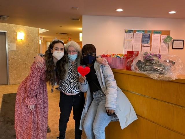 sghottawa's tweet photo. Our friends at Flower to the People donated flowers and the incredible members of the SEVA Group donated chocolates to make this a special Valentine's Day for everyone staying at Shepherds. We delivered them to almost 500 ppl in our shelter &amp; supportive housing residences! 💟🍫🌹 https://t.co/lOIMgFBbhB
