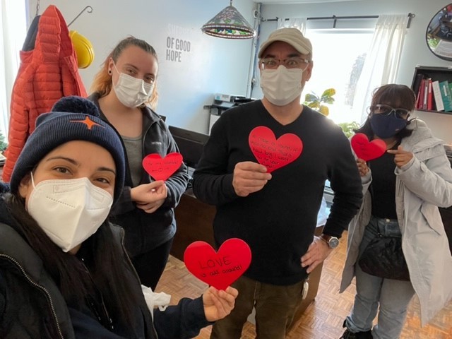 sghottawa's tweet photo. Our friends at Flower to the People donated flowers and the incredible members of the SEVA Group donated chocolates to make this a special Valentine's Day for everyone staying at Shepherds. We delivered them to almost 500 ppl in our shelter &amp; supportive housing residences! 💟🍫🌹 https://t.co/lOIMgFBbhB