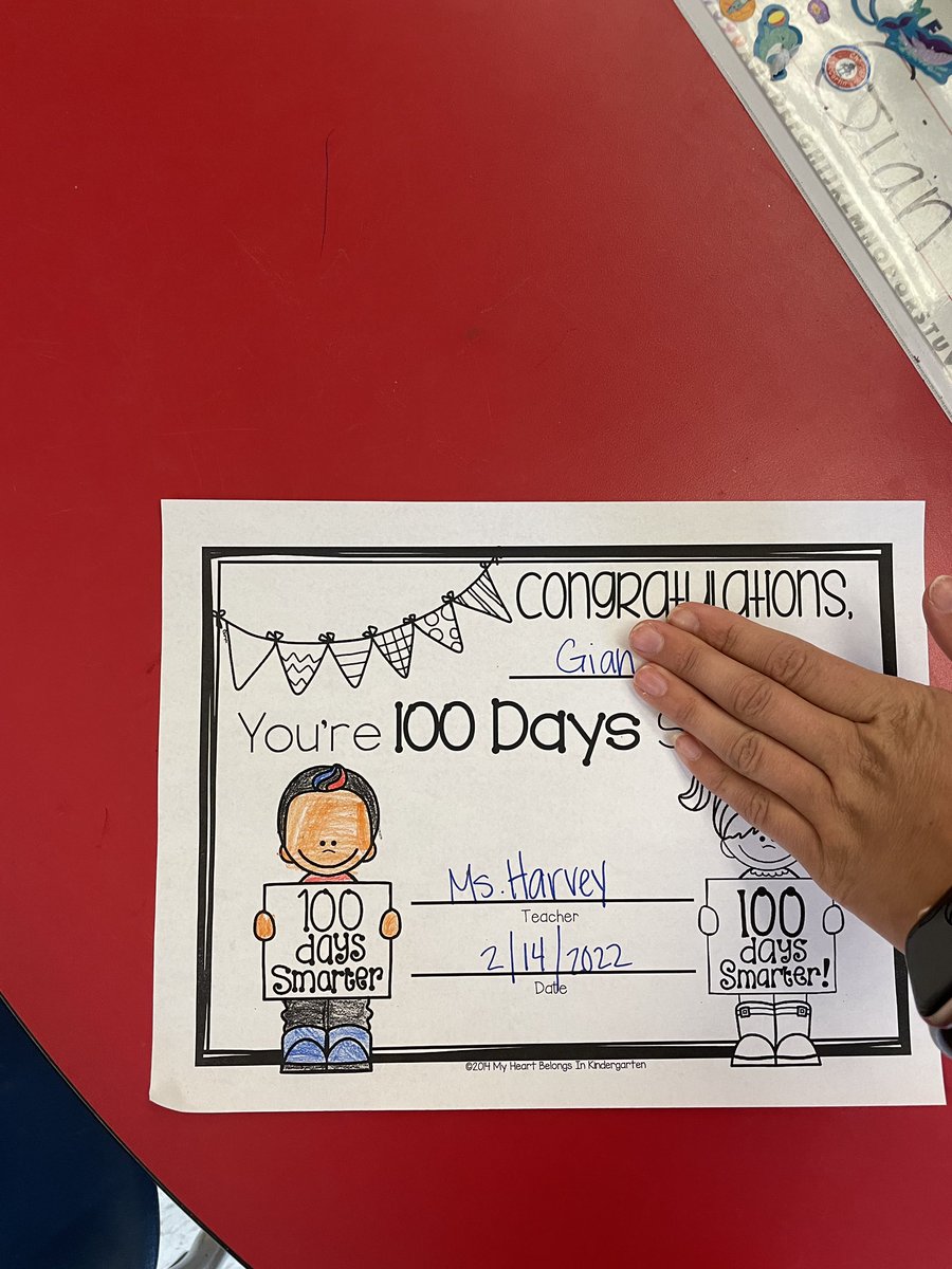 MissHarvey21's tweet photo. What a fun day! Valentine’s Day and the 100th day of school! 💕❤️💗💯 https://t.co/yPws3ah7CG
