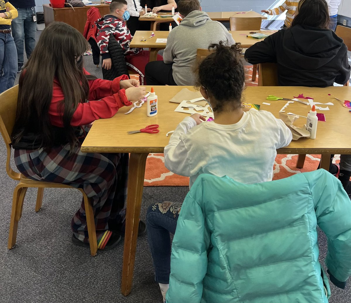 What makes our hearts happy? Service learning with Ms. Clave’s class! 🖤💛💕 Happy Valentine’s Day! <a href="/wmsohighlanders/">West Milford Special Olympics</a> #wmhometownpride