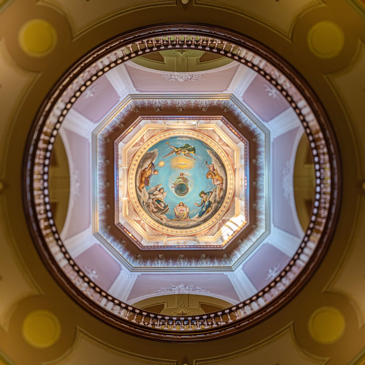 Some nice light in the rotunda a bit ago...