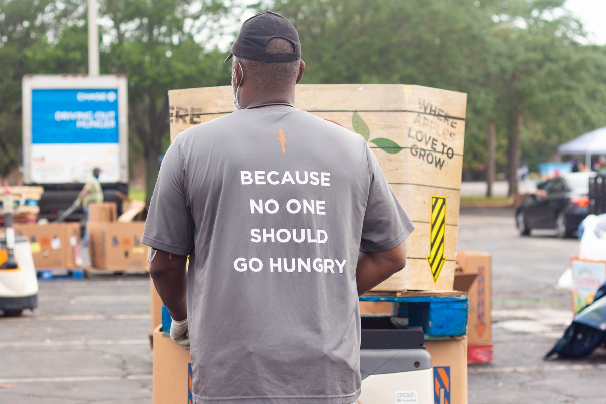 foodbankSJ's tweet photo. We love you South Jersey and along with our volunteers, sponsors, donors and community partners, we will continue to work to ensure no one goes hungry. Happy Valentine's Day! 
Love, 
The Food Bank of South Jersey

#HappyValentinesDay #FeedSJ #FeedtheLine #FoodBankFORSouthJersey https://t.co/OBD5CSHYke
