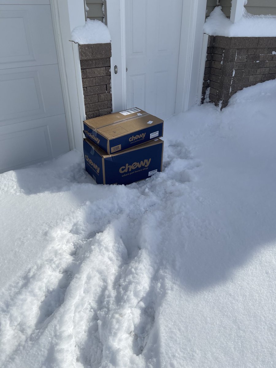 jdfarmernd's tweet photo. Really @fedex is that the best you can do?
The door is open
#worstdeliverycompany
#leaveseverythingoutside
#ALLwinter https://t.co/jS6ynumMaP