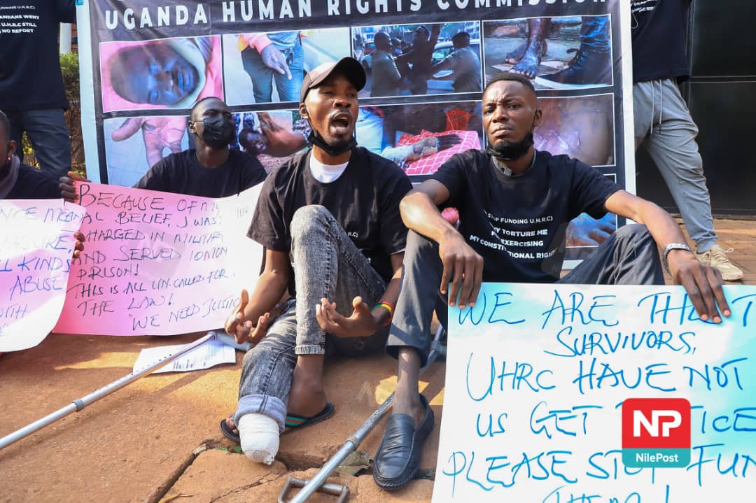 SolidarityUg's tweet photo. Several torture survivors came together to protest the failure of the Uganda Human Rughts Commision to defend and protect Ugandans who have been brutalised and tortured by the different security organs and personel of the government.
 📷 @nilepostnews https://t.co/CJ0eQza7ny