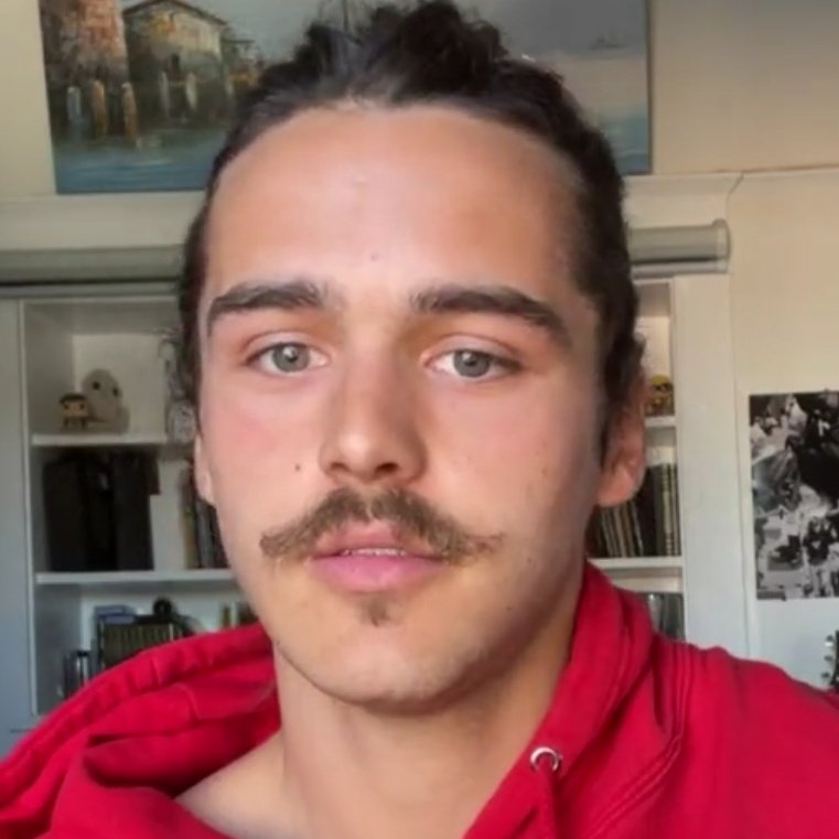 chowediscn's tweet photo. moustache 🧔 https://t.co/wHhIlbdGYH