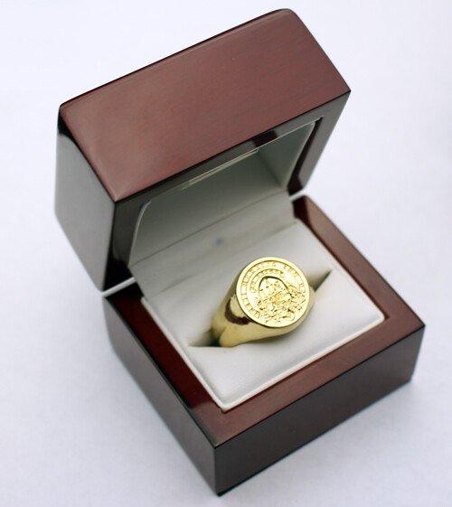 NoAgendaNation's tweet photo. Last call to order a Special Edition .925 Sterling Silver knight ring. 

Deadline to order is this Wednesday. No extra rings will be produced.

Available in three finishes.
18K Gold: https://t.co/r2zA1IBhcT
Polished Sterling: https://t.co/hPpXGhkRQz
Black: https://t.co/F6VWJsWyvn https://t.co/4mzqOwEbtj