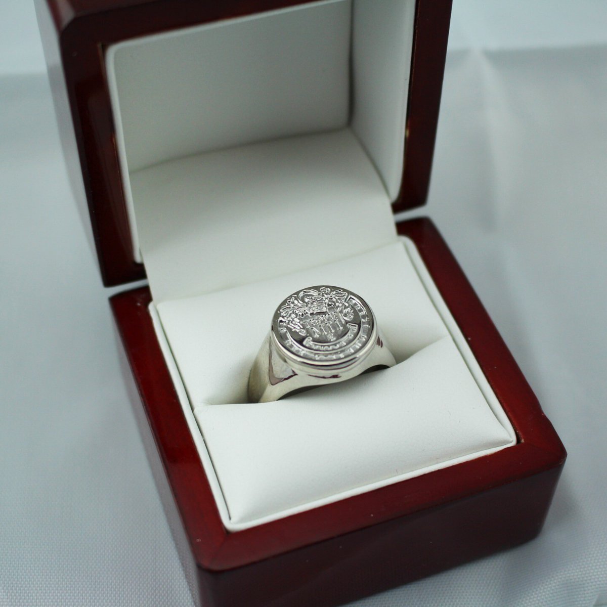 NoAgendaNation's tweet photo. Last call to order a Special Edition .925 Sterling Silver knight ring. 

Deadline to order is this Wednesday. No extra rings will be produced.

Available in three finishes.
18K Gold: https://t.co/r2zA1IBhcT
Polished Sterling: https://t.co/hPpXGhkRQz
Black: https://t.co/F6VWJsWyvn https://t.co/4mzqOwEbtj