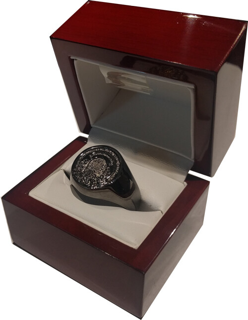 Last call to order a Special Edition .925 Sterling Silver knight ring. 

Deadline to order is this Wednesday. No extra rings will be produced.

Available in three finishes.
18K Gold: bit.ly/3s39ygL
Polished Sterling: bit.ly/3446QQ7
Black: bit.ly/3KWnWzZ