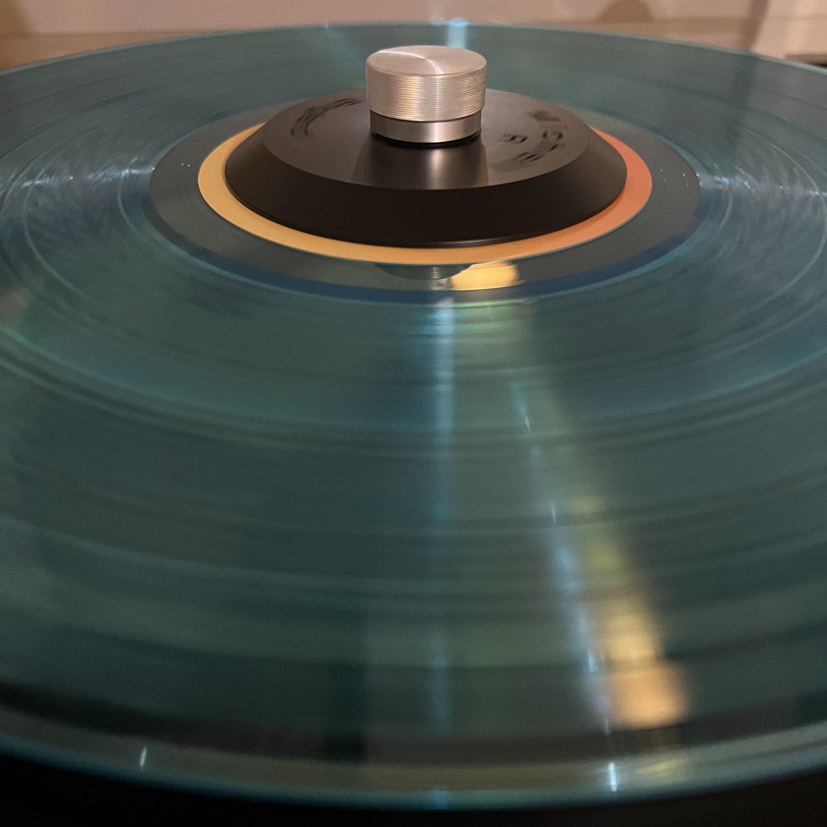 jussiertio's tweet photo. 🎶"Every now and then I feel a fire in my heart / I hold on to the feeling trying not to fall apart"🎵

Not Waving – How To Leave Your Body 

#NowSpinning #NotWaving @NOTWAVINGG #vinylrecords https://t.co/HsD67llQOU