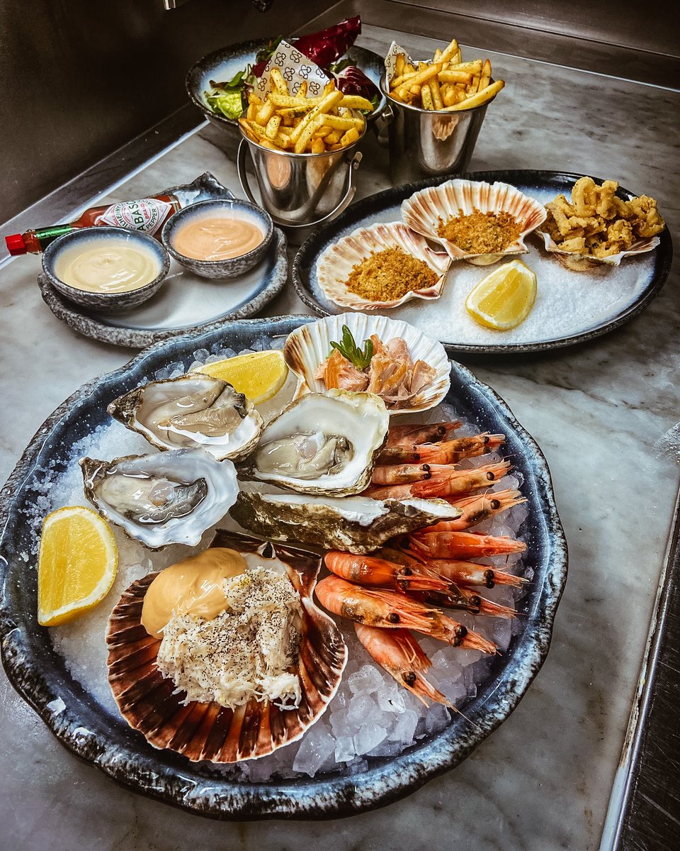 🦞You’re our lobster 🦞 Whether you’re spending today with your crush-tacean or your sole mate. Happy Valentine’s, Palentine’s and Galentine’s Day. Tonight we’re swooning over this sensational seafood sharer created by @davejohnhall ❤️ #joeydoesntsharefood #shrimplythebest