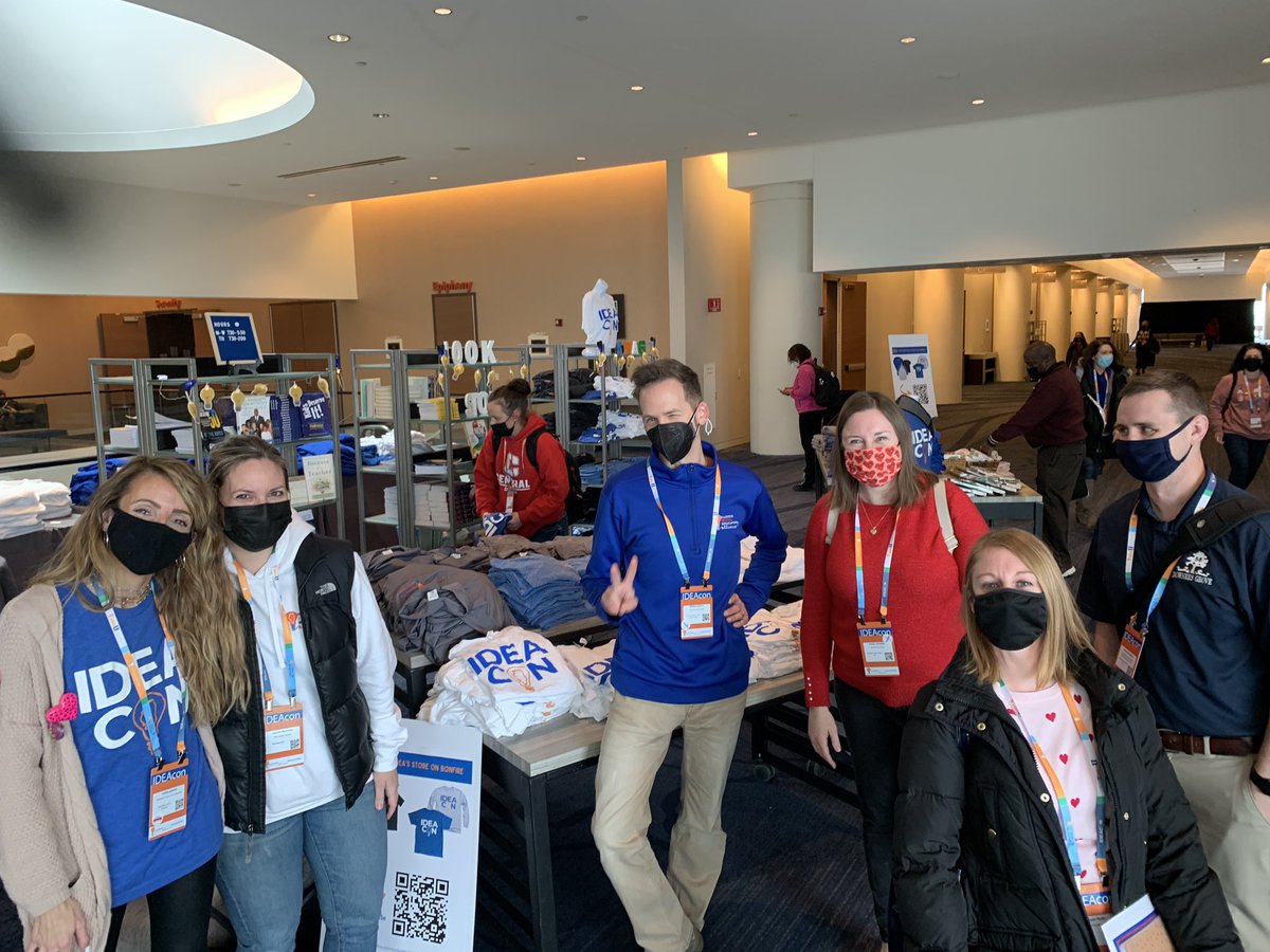 Random encounter between sessions with these AMAZING IL #edutechrockstars! So good to see everyone in person again! <a href="/mariagalanis/">maria • ᴗ •</a> <a href="/iTeacherLauren/">Lauren Wysocke</a> <a href="/MrBillySpicer/">Billy Spicer</a> <a href="/JennyLehotsky/">Jenny Lehotsky</a> <a href="/jameseichmiller/">James Eichmiller, Ed.D</a> <a href="/MrsRyderEDU/">Megan Ryder</a> #IDEAcon