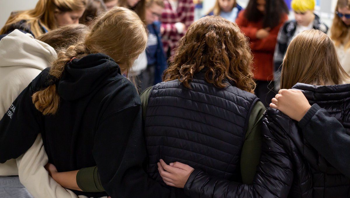 Briercrest's tweet photo. Happy Valentines Day! ๐โ
โ
Who is someone you are praying for or encouraging today?โ
โ
#Briercrest #ValentinesDay https://t.co/529jITTYww