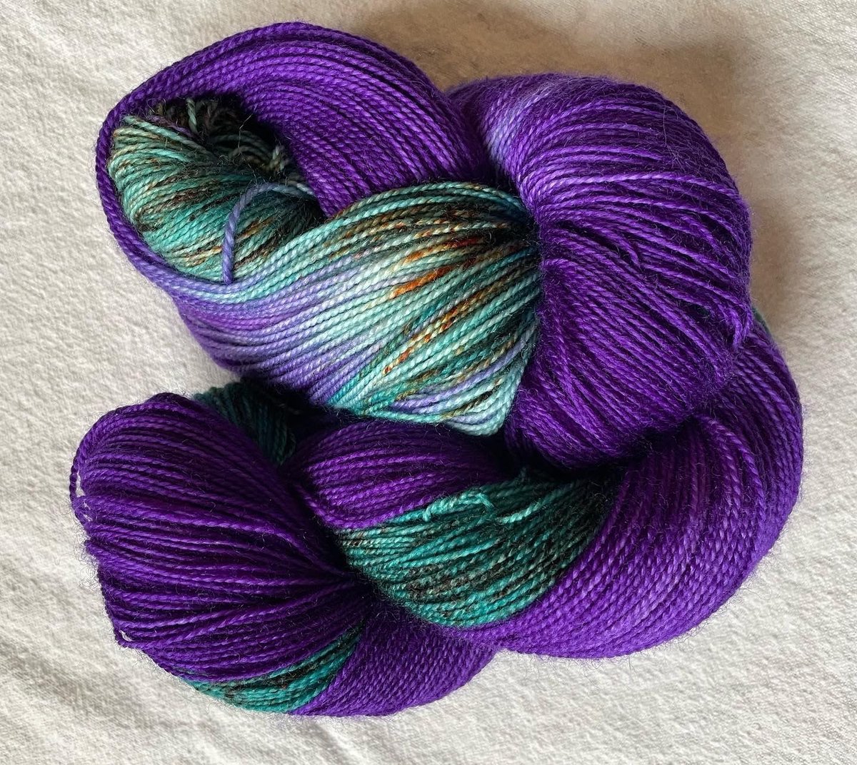 asyetyarns's tweet image. Good evening #womaninbizhour ! Just got back from a wonderful trip to Glastonbury. Dipped my feet in the Chalice Well. ❄️ warming myself up by thinking of things that my yarn could be made into! #asyetyarns #handdyedyarn #yarnshop #wool #knittingtwitter #crochet