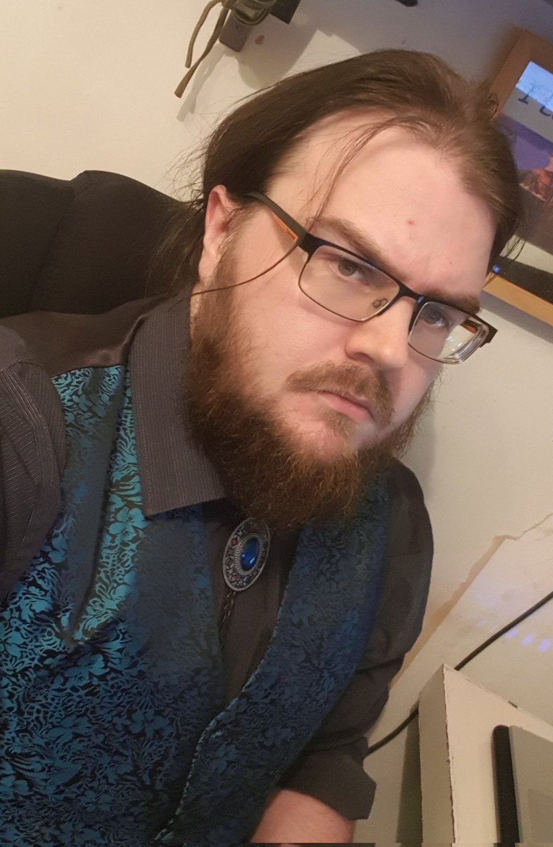 Danejerrus's tweet photo. All dressed up... well top half at least https://t.co/SC8nhL0YzA