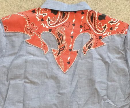 Shoot yeah man, I like hearts♥️ There’re hearts on the red bandanna yokes of my <a href="/HBarC_Ranchwear/">HBarC_Ranchwear</a> “San Ysidro” Signature collab. Available now at the new H Bar C Ranchwear store in Nashville at <a href="/marathonvillage/">Marathon Village</a> or hbarc.com Hat by <a href="/StetsonUSA/">Stetson</a> 
-Photo by <a href="/mikedunnusa/">Mike Dunn</a>