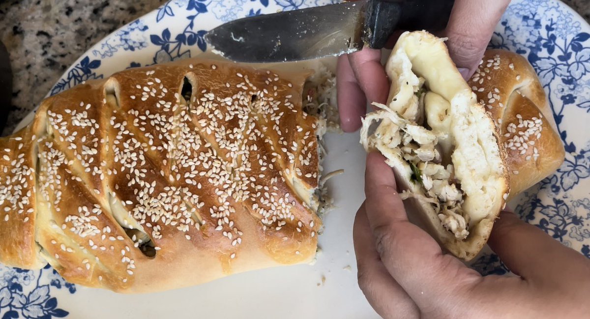 cookbook329's tweet image. youtu.be/sLMQiXVAk7w #ValentinesDay2022 #chickenbread #baking #bread