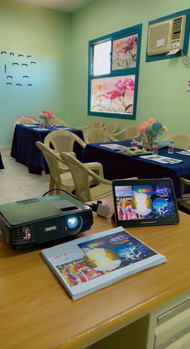 mnorAbdallh's tweet image. تشرفت اليوم بحضور كل من: أ. أزهار مديرة الثانوية الأولى بعيون الجواء ، أ. هيا وكيلة المدرسة ، أ.مرزوقة ،أ. منال ،أ. جواهر، أ.لطيفة ، أ. نهى ❤️ وطالباتي الجميلات لدرس ( الذكاء التواصلي) لمقرر الكفايات اللغوية ٢ 🌸 وكان ولله الحمد درساً ممتعاً وهادفاً 📚