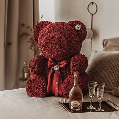 pragmaticallion's tweet photo. .
⊱ For @euphemiapotter_ 
.

    How could he not want to make today special for his wife? He sent her a teddy bear made with roses, alongside it there is a note:

  “If I could describe happiness to you, 
    I wouldn’t chose words” - Alexandra Vasiliu. 

   Happy Valentine’s. https://t.co/wI6B52RNKg