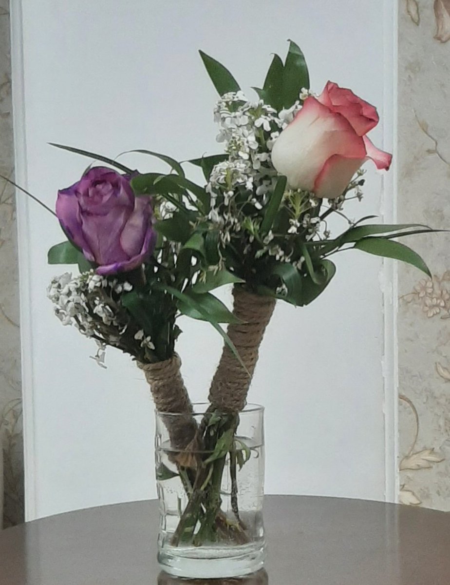 مهم نیست اسمش سپندارمذگان باشد  ولنتاین باشد یا روز ازدواج دو شخصیت مذهبی، هر بهانه ای که فرصت ابراز محبت بسازد، ارزشمند است.
دو شاخه گل برای مادر و دختر