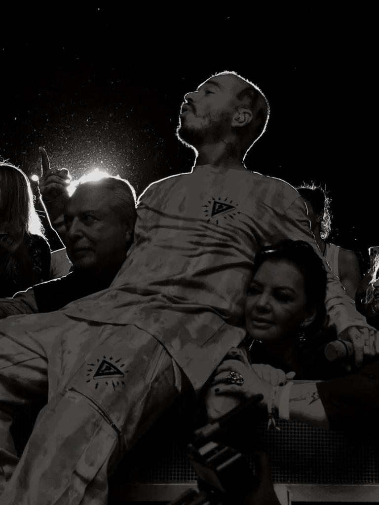 JBALVIN's tweet photo. Daría todo para que mi mamá me dure toda la vida https://t.co/SUXeKNILAz