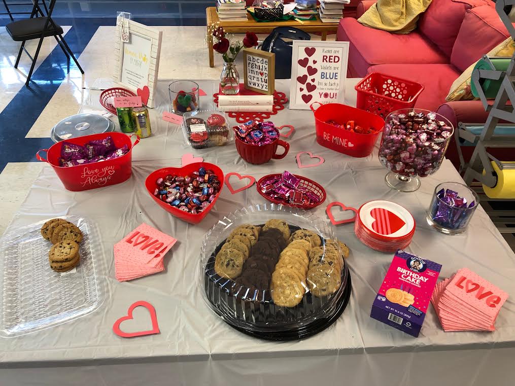MrsBurndrettRSS's tweet photo. Thank you to @Littleton_SEPAC for the wonderful goodies you left for the Staff at RSS today!  Your heartfelt treat really hit the spot today!  Special thanks to the Grade 4 special education staff I work with.  These ladies make it work over here! https://t.co/1hI90QmH2Q