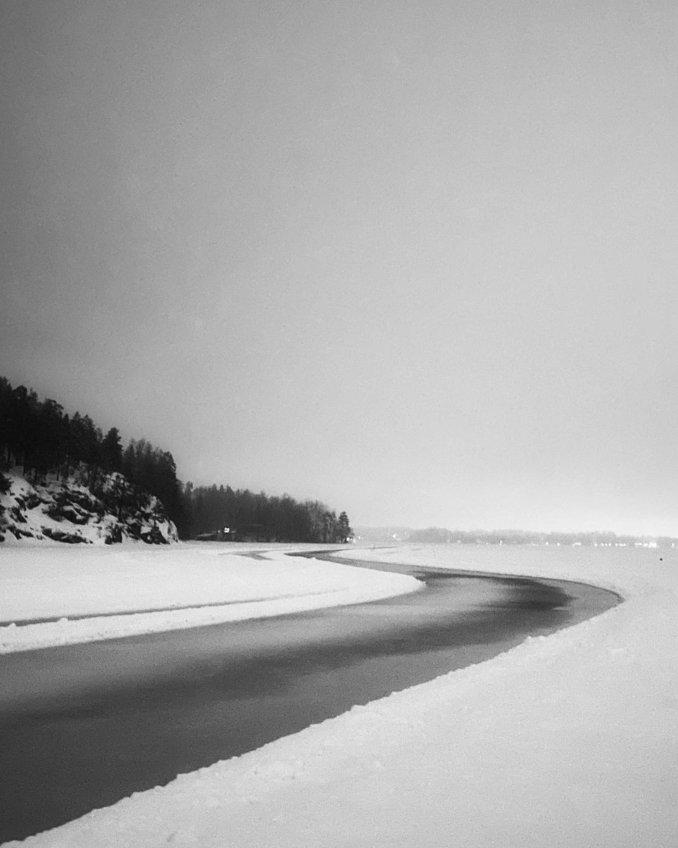 jhavaintomiehet's tweet photo. Sohjon valtakuntaa #tuusulanjärvi #jää
#sohjo #loska https://t.co/vxHTOveDPc