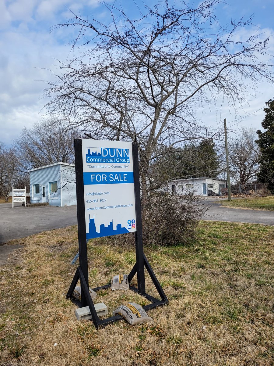 DunnCommGroup's tweet photo. Be on the lookout for our signs up at our New Listings around town!! We get lots of Unrepresented Tenants that call on signs, because they're so noticeable!! Contact Dunn Commercial Group today to discuss leasing or selling your property.
#DCGCommittedToCommunity #NashvilleCRE https://t.co/yDGAP2IXFh