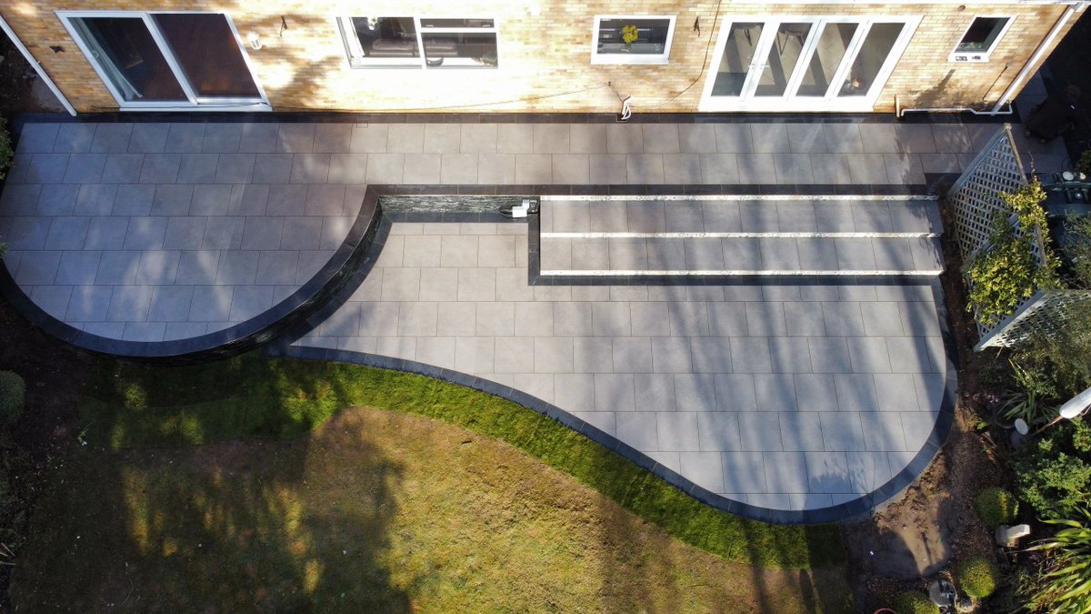 ProjectLandsca3's tweet image. Our latest Project finished last week in Ixworth for Mr &amp;amp; Mrs Barrow. We used @Marshallsreg Arrento Silver with a Black cut edge. Deco tiles for the steps and Nero Quartzite for the retaining wall. Looking forward to the party!

#porcelain #home #steps #gardendesign