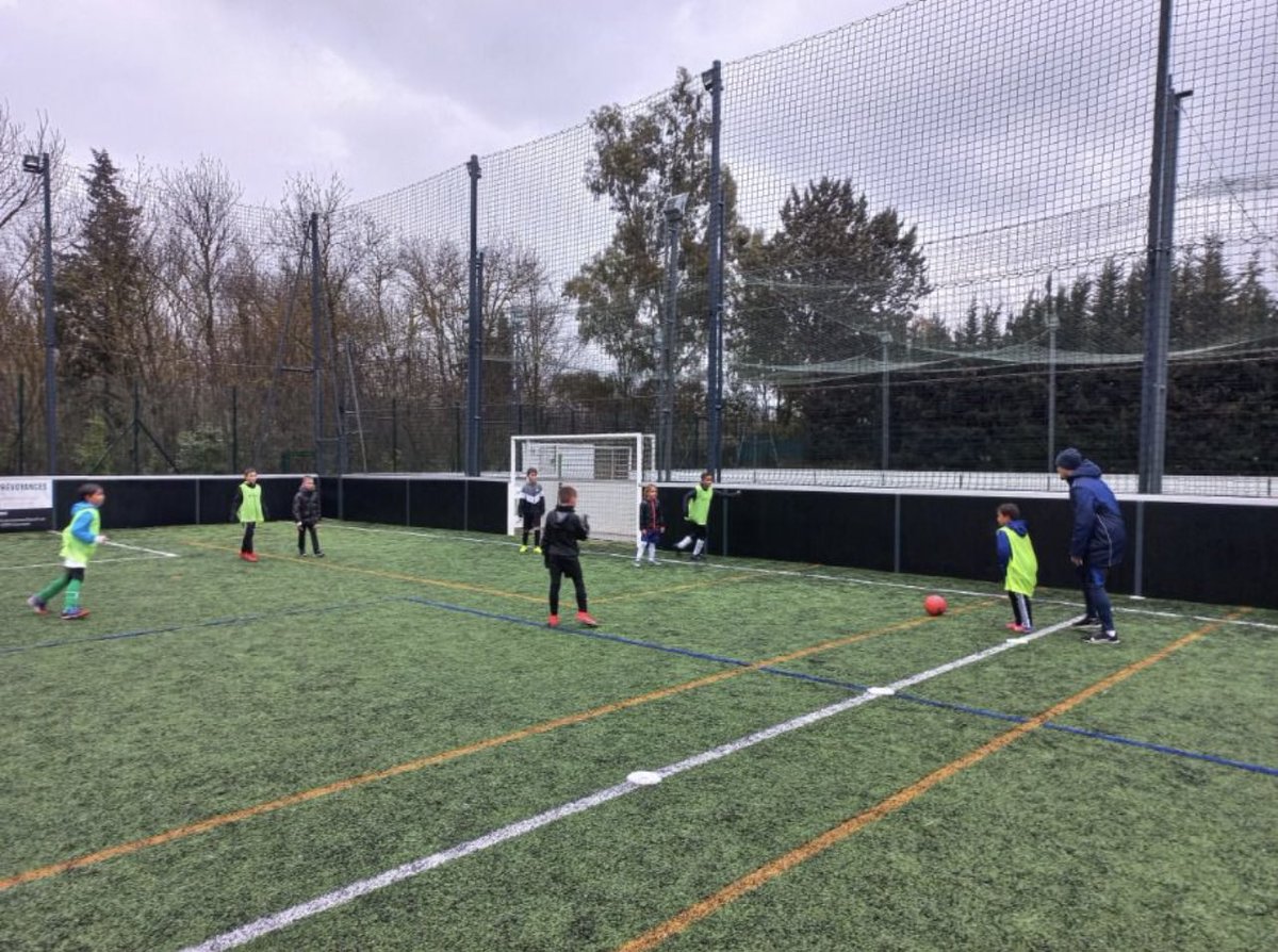 KaronSports's tweet photo. 🟩 Stage KaronSports février 2022, 2ème semaine jour 1 :
⚽️Ateliers motricités
⚽️ matchs
🍴 pause déjeuner
🟩 quizz
🎮 activité e-sport
🟥 fin de journée
#karonsports #multipsorts #stagesfootball #sport https://t.co/YaYL8OOuQv