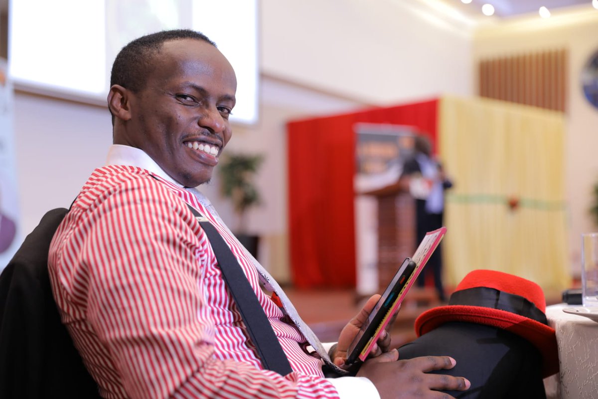 OscarKimani's tweet photo. Trully a friend , Captain Kago.
#AHiddenPathLaunch
@obadiahom @EzekielMutua @cyrilphiri @MinistereImpact https://t.co/Dwq1p6whAA