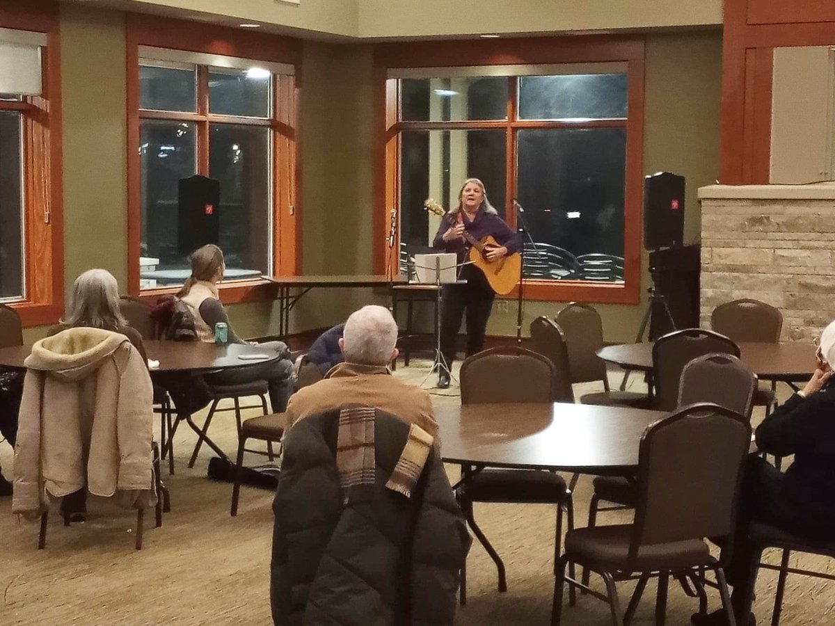 RosevilleParks's tweet image. Roseville is looking for talent! Open Mic Night is back February 17 at Cedarholm. 

Musicians, comedians, poetry readers and entertainers, all performers are welcome. Call 651-792-7154 to sign up for a time slot or sign up the night of.

cityofroseville.com/3289/Open-Mic-…