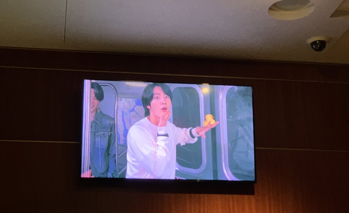 HonSoolRapper's tweet photo. Look who I’ve found! Walking in for #jimmyfallonride @UniversalORL my boy friends were on the screen!!! Someone called out #BTS but I was busy taking pics!!! #HappyValentinesDay to me!!! https://t.co/u4b71OQg7S