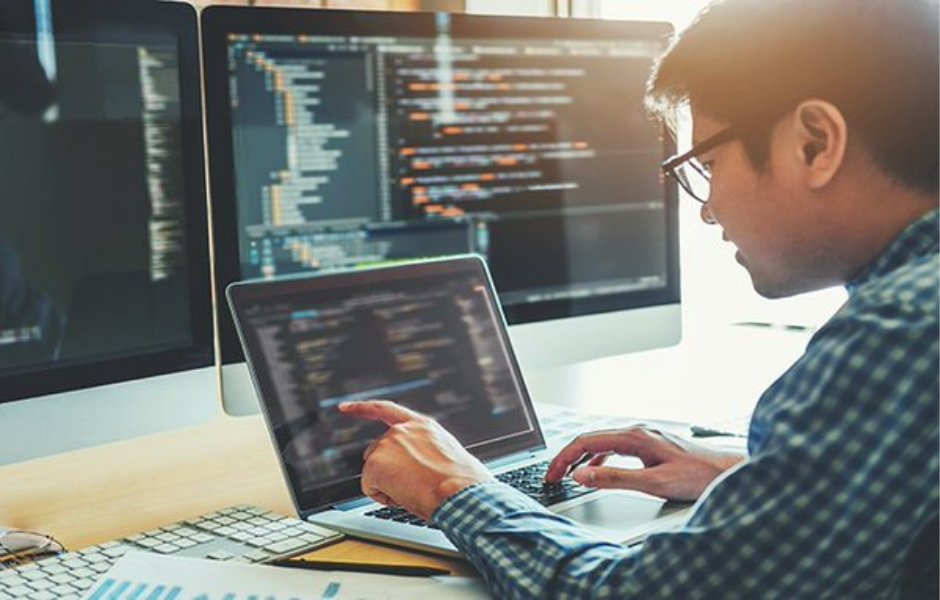 Análisis de datos, programación y desarrollo, son algunas de las habilidades más demandadas en el mercado laboral. Siga el enlace y conozca más 

colombiadigital.net/opinion/10-hab…