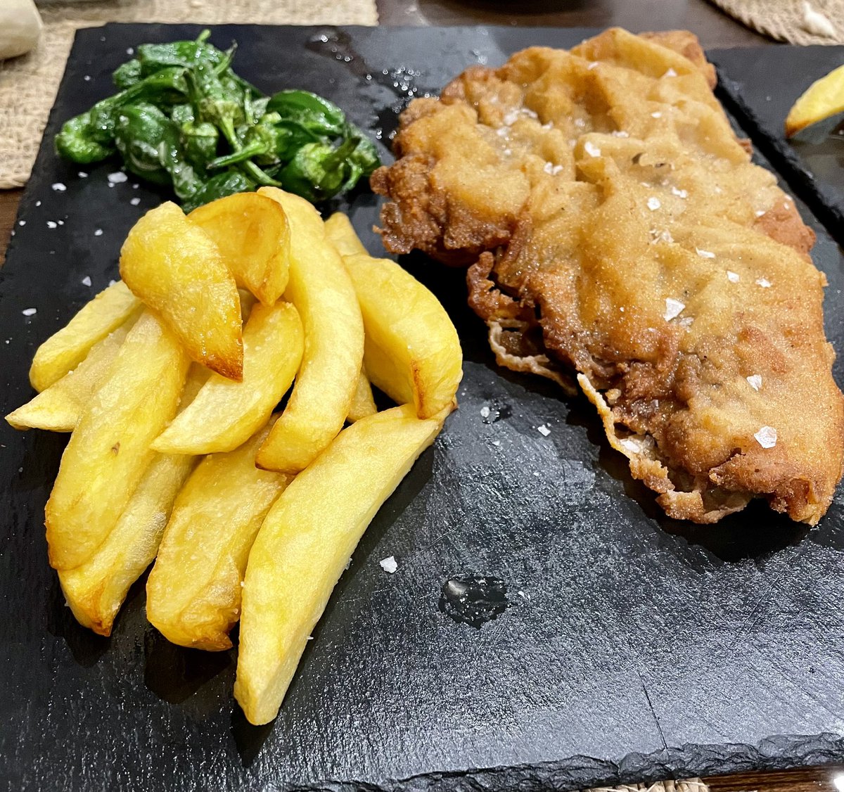 kikiriglu's tweet image. Cenar un cachopo en San Valentín.
A romántico no me gana nadie.