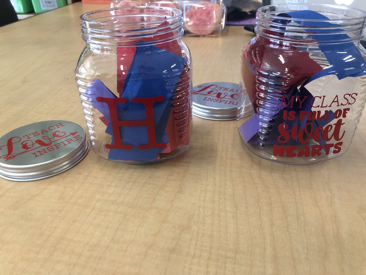 Todays Valentine cards we’re a little more sweet. A parent made these cute jars for each child. The Ss wrote a compliment, something kind or an appreciation they have for all their peers. Now they have a jar reminder of how awesome they are!! 🤍