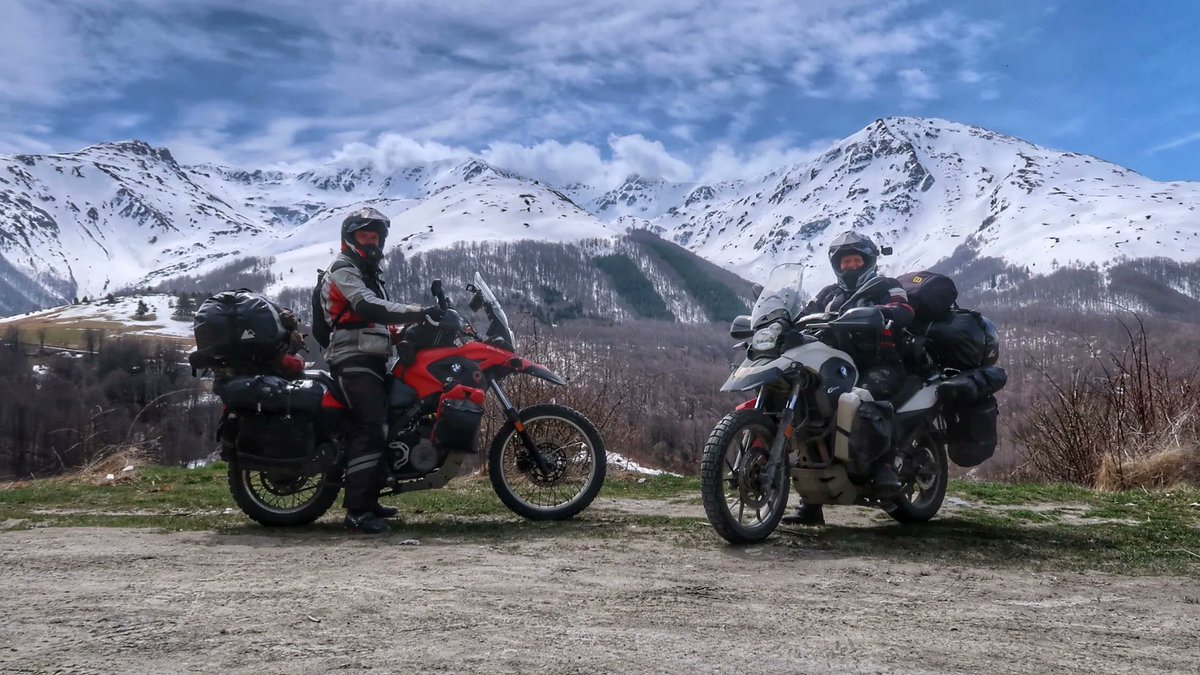 Episode 128 features a discussion with Travis and Chantil Gill, the couple behind the viajarMOTO moto-travel/content endeavor. Get all the links for our guests &amp; news about recent Harley sales, BMW &amp; Harley recalls, the Triumph/Bajaj partnership &amp; more. horizon.bmwmoa.org/episode-128-vi…