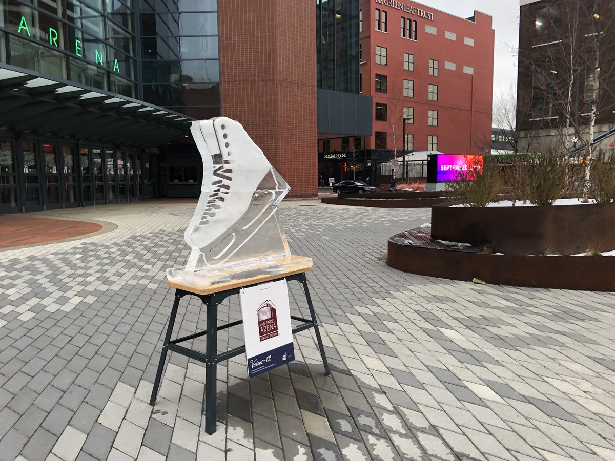 VanAndelArena's tweet image. Did you stop by the arena this past weekend to see our Valent-ICE sculpture? ⛸️#VanAndelArena #DGRI #ValentICE #GrandRapids