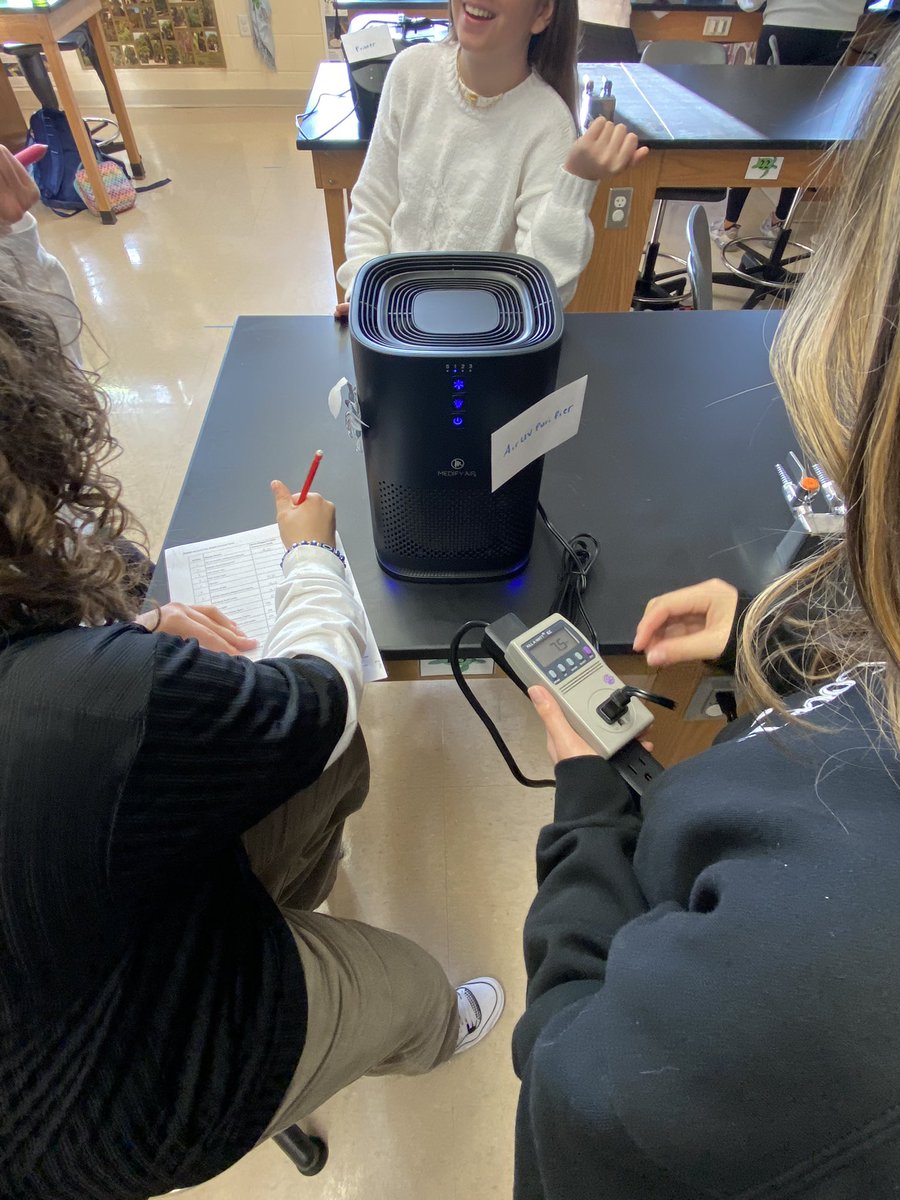 FL_Lorax's tweet photo. Watts Up? Kill-a-Watt Energy Lab in AP Environmental Science! 💡🔌 Students tested everyday appliances &amp; electronic devices to analyze energy usage,develop solutions to save money 💰 and create a more sustainable environment 💙🌎 #realworldexamples @UHSTitans411 @UHSChenoweth https://t.co/Ou4jjqO97u